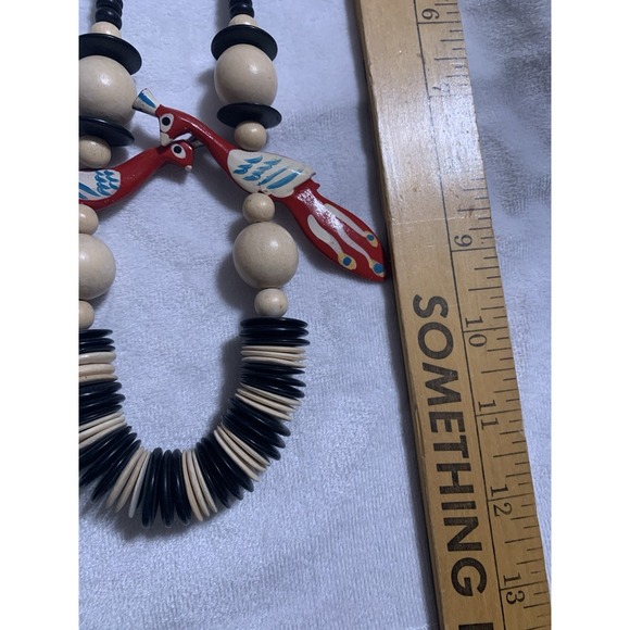 Vintage Wooden Hand Carved & Painted Parrots & Flat Beads Tropical Necklace - Picture 4 of 4